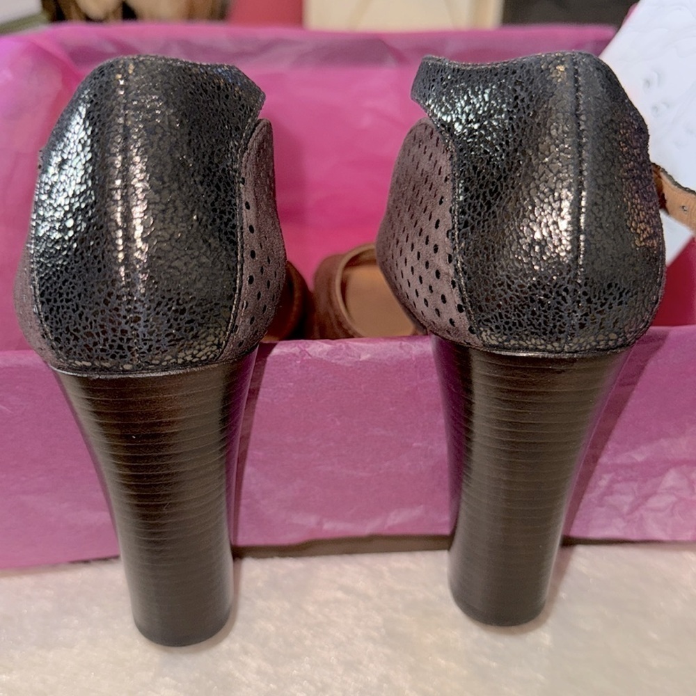 nib Chie Mihara ‘Besito’ Suede Platform Heel Sandals in Brown, size 8 - Picture 6 of 6